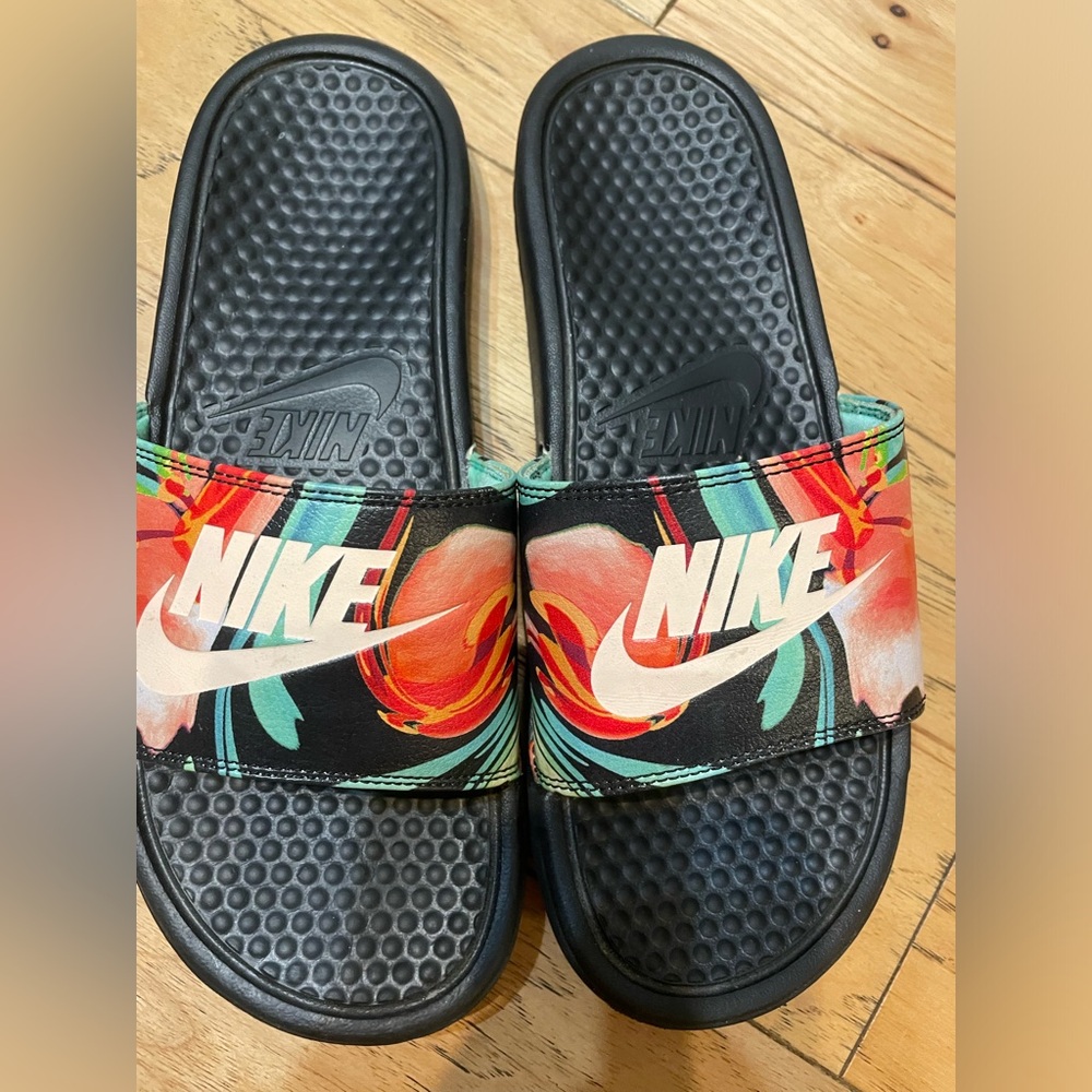 Nike Women’s Floral Slides